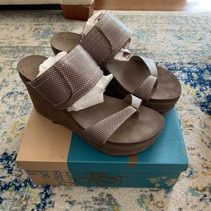 ALMOST NEW. OTBT Wedges.